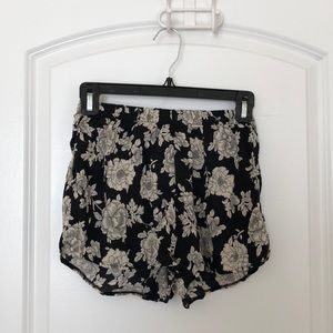 Floral cloth shorts